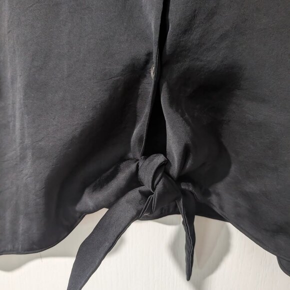 Aritzia Wilfred Free | Satin Tie-Front Short Sleeve Blouse In Black - Picture 4 of 10